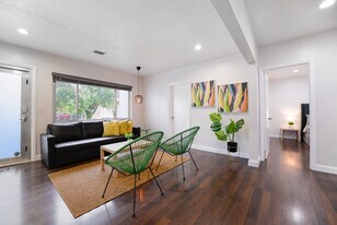 6715 NE Miami Pl in Miami, FL - Building Photo