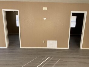 137 S Lowry St in Stillwater, OK - Building Photo - Building Photo