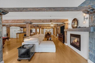 313 Pl. d'Youville in Montréal, QC - Building Photo - Building Photo