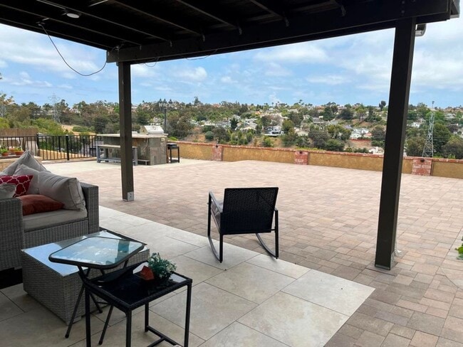 property at 2540 Chestnut Ave