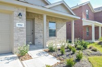 9910 Cliffside Rdg in Baytown, TX - Foto de edificio - Building Photo