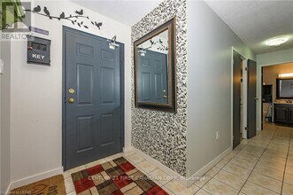 135-135 Base Line Rd W in London, ON - Building Photo - Building Photo