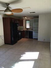 501 S Calle Abronia, Unit C in Palm Springs, CA - Building Photo - Building Photo
