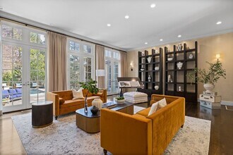 120 Cabot St in Brookline, MA - Building Photo - Building Photo