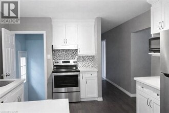 22 Grant St in Cambridge, ON - Building Photo - Building Photo