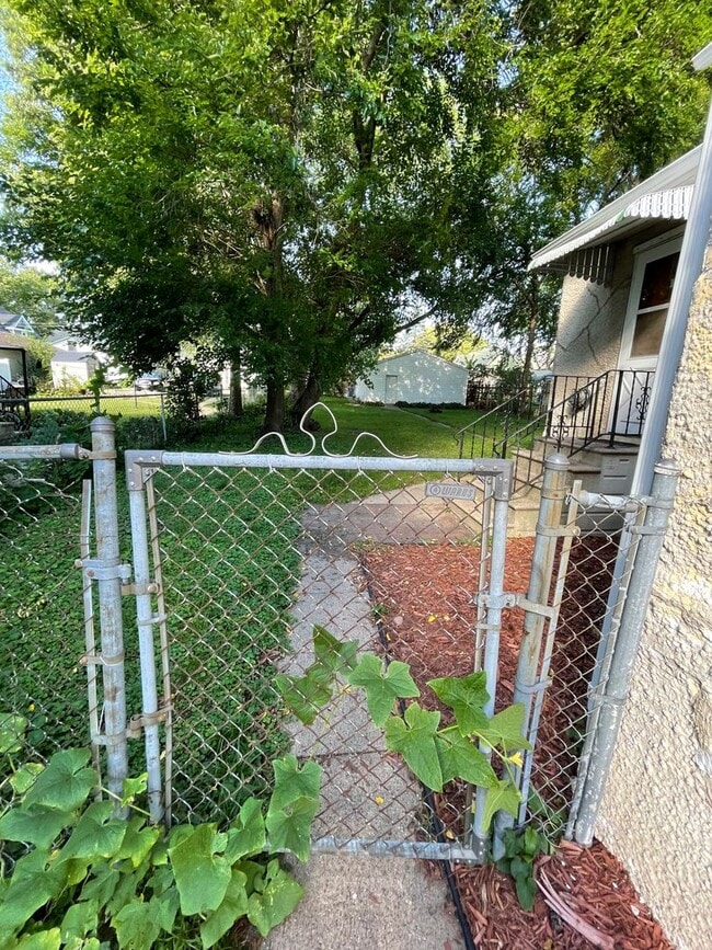 property at 406 15th St S