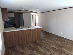 212 E 5th Ave in Winfield, KS - Building Photo - Building Photo