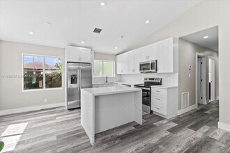 6120 SW 63rd St in South Miami, FL - Building Photo - Building Photo