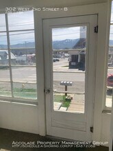 302 W 2nd St-Unit -B in Cle Elum, WA - Foto de edificio - Building Photo