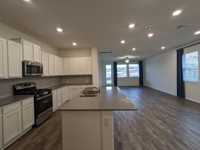 100 Montauk Loop in Georgetown, TX - Building Photo - Building Photo