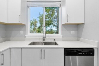 5724 Sterling Ave in Ferndale, WA - Foto de edificio - Building Photo