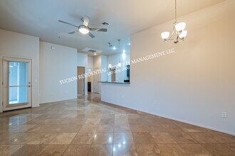 2010 E River Rd in Tucson, AZ - Foto de edificio - Building Photo