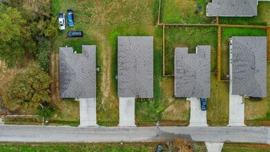 195 S Colbert St in Dayton, TX - Building Photo - Building Photo