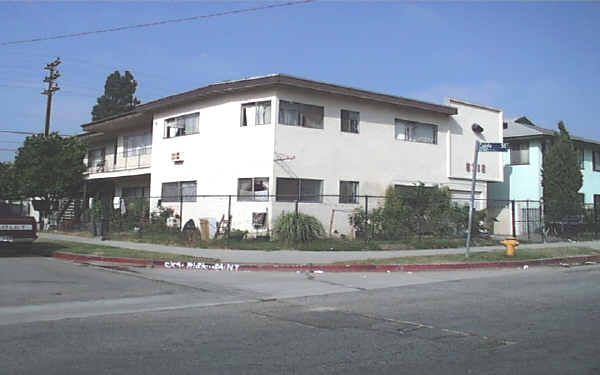 5905 Whitnall Hwy in North Hollywood, CA - Foto de edificio - Building Photo