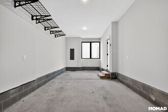 215 Freeland Ln in Charlotte, NC - Building Photo - Building Photo