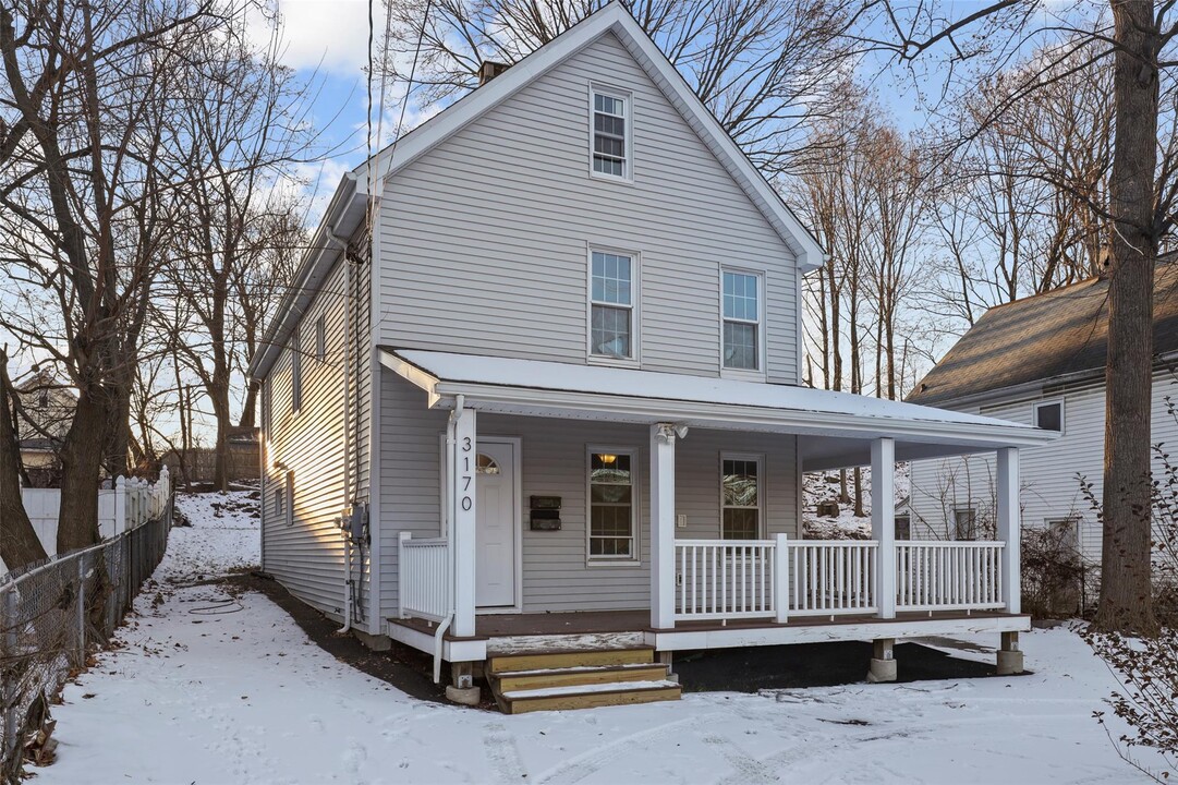 3170 Albany Post Rd in Buchanan, NY - Building Photo