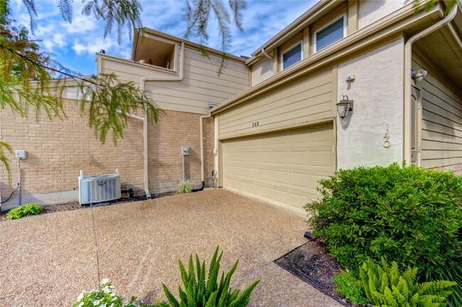 12625 Memorial Dr in Houston, TX - Building Photo - Building Photo