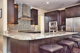 6451 Clayton Rd in St. Louis, MO - Building Photo - Building Photo
