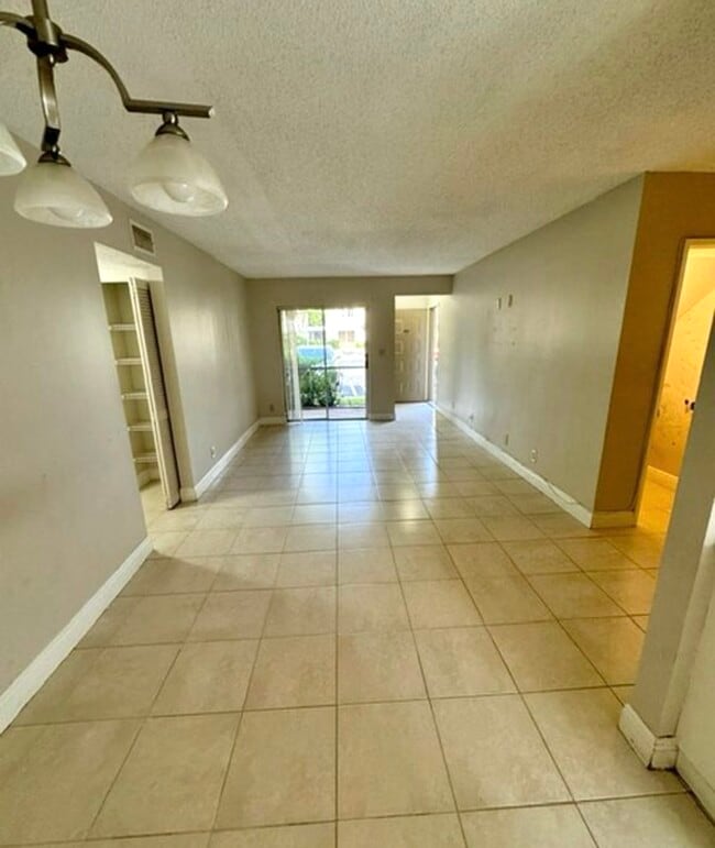 104 Gardens Dr in Pompano Beach, FL - Building Photo - Building Photo