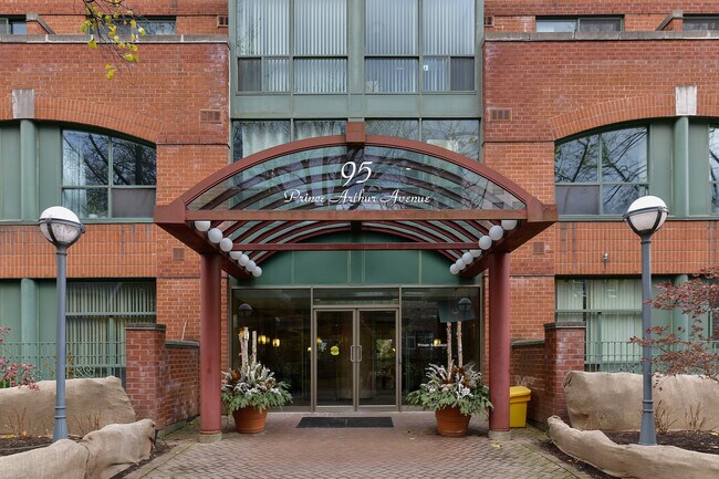 95 Prince Arthur Ave in Toronto, ON - Building Photo - Building Photo