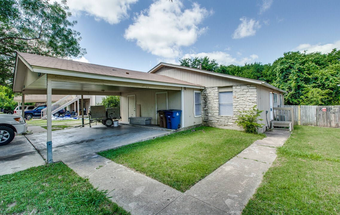 5707 Spring Meadow Rd, Unit A in Austin, TX - Foto de edificio