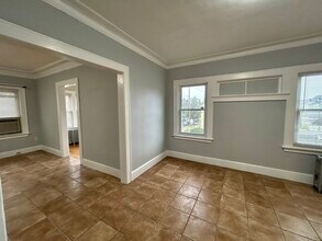 227 N 15th St, Unit Apt 2 in Bloomfield, NJ - Building Photo - Building Photo