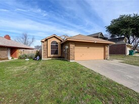 911 Plantation Dr in Lewisville, TX - Building Photo