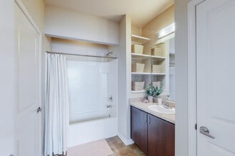 Spring Creek Apartments in Crestview, FL - Building Photo - Interior Photo