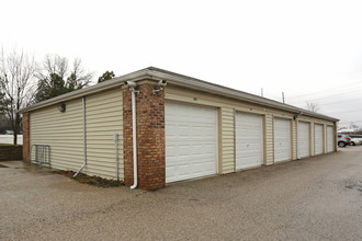 Canterbury House Apartments - Newburgh in Newburgh, IN - Foto de edificio - Building Photo