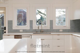 2315 N 56th St in Seattle, WA - Building Photo