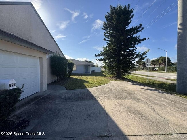 897 S Patrick Dr in Satellite Beach, FL - Building Photo - Building Photo