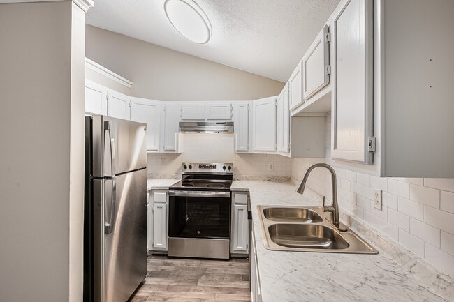 Jamestown Manor Apartments in High Point, NC - Building Photo - Building Photo