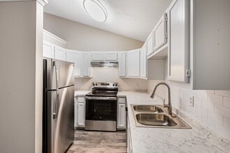 Jamestown Manor Apartments in High Point, NC - Building Photo - Building Photo