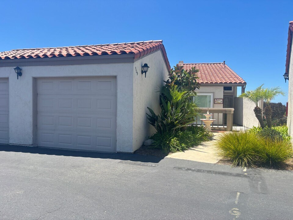 909 Caminito Madrigal in Carlsbad, CA - Building Photo
