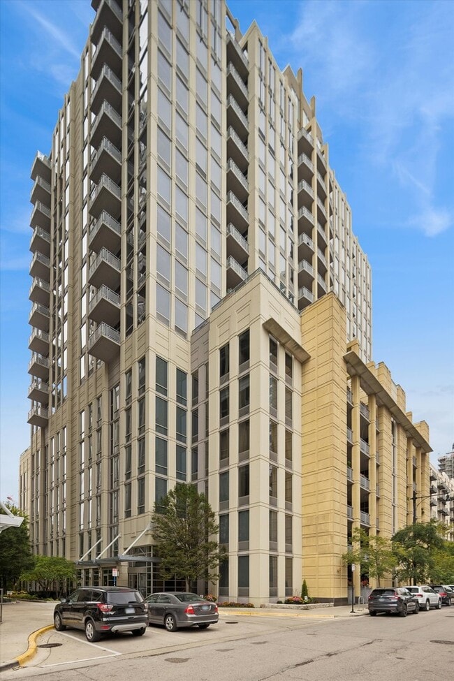 720 N Larrabee St in Chicago, IL - Building Photo - Building Photo