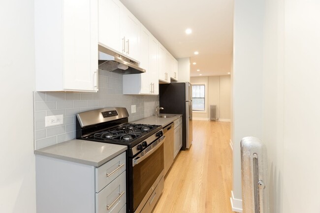 520 W Cornelia Ave, Unit 210