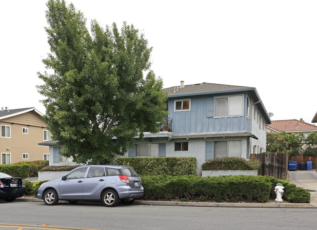 683 Grand Coulee Ave in Sunnyvale, CA - Building Photo - Building Photo