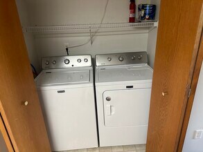 40 Zeller Ct, Unit 208 in North Liberty, IA - Building Photo - Building Photo