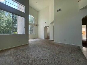 538 Apple Hill Dr in Brentwood, CA - Building Photo - Building Photo