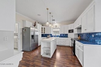 210 Revere Dr in Youngsville, LA - Building Photo - Building Photo