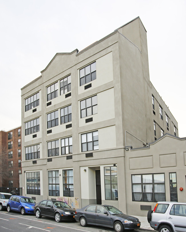 Aviary Lofts in Brooklyn, NY - Foto de edificio - Building Photo