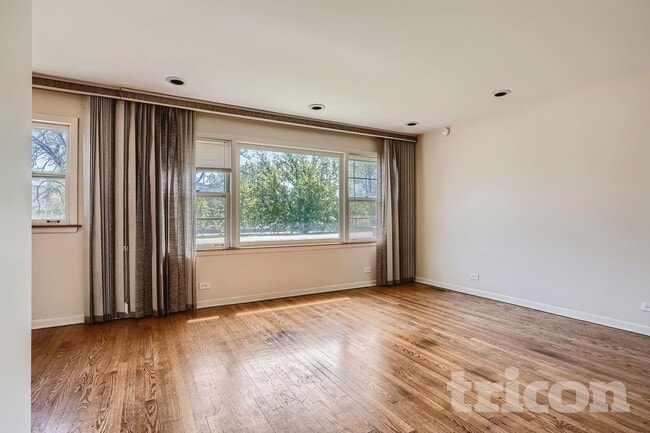 8512 Frontage Rd in Morton Grove, IL - Building Photo - Building Photo