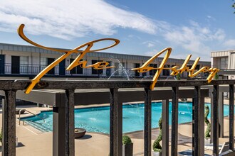 The Ashley at Bluffview Apartments in Dallas, TX - Foto de edificio - Building Photo