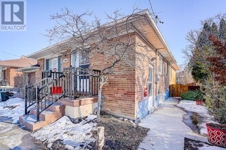 210 Renforth Dr in Toronto, ON - Building Photo - Building Photo