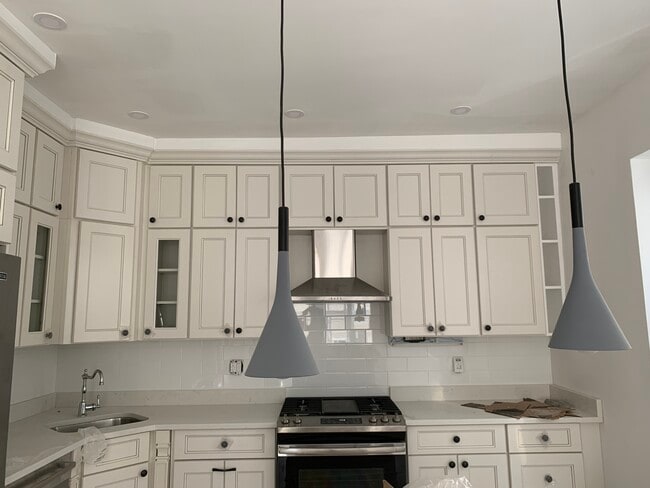 768 Saratoga Ave, Unit 768 1FL