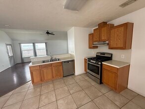 11806 Sardis Lake Dr in Tomball, TX - Building Photo - Building Photo