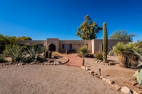 5723 N Camino Del Conde in Tucson, AZ - Foto de edificio - Building Photo