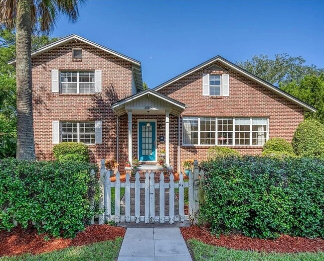 property at 503 S 7th St