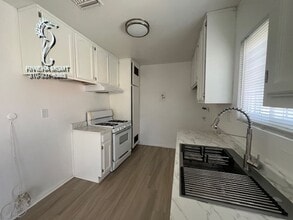 514 S Grevillea Ave in Inglewood, CA - Building Photo - Building Photo