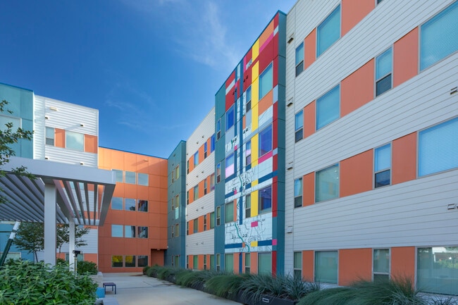 Avenue J in Houston, TX - Foto de edificio - Building Photo
